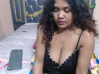 FelyLoveのXlovecamで人気のアダルト配信