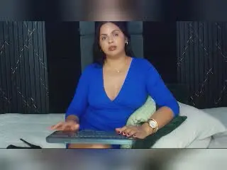 AmberVictoriaのXlovecamでヌードカメラ